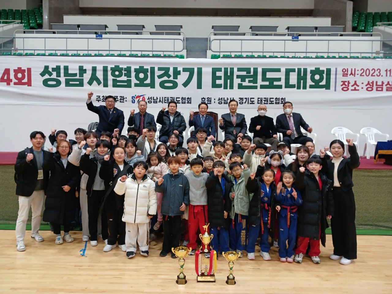 본문 4번 사진 — 대회출전